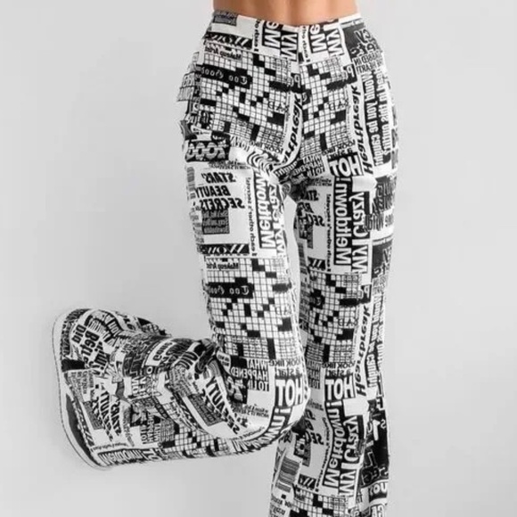 UO Urban Outfitters Newspaper Print Flare Black & White Pants | Retro Y2K Size M - Picture 10 of 11